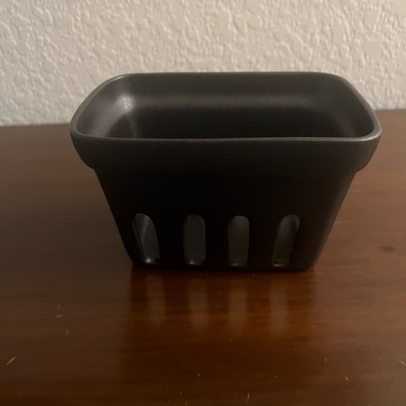 Small clay fruit basket - Picture 2 of 4